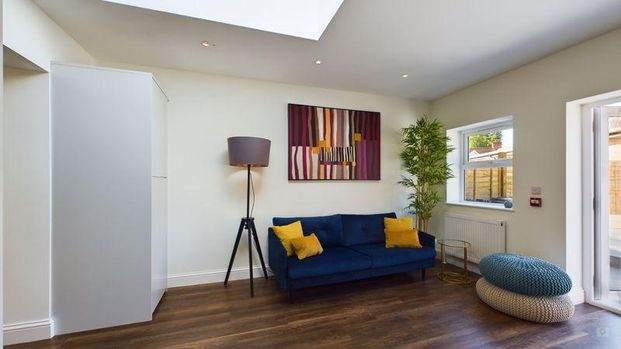 Mixed use to rent - Photo 1