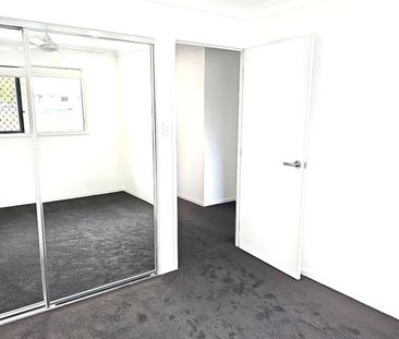 EXTRA UNDERCOVER PARK AT BACK OF UNIT-SPACIOUS 4 BED TOWNHOUSE WITH... - Photo 4