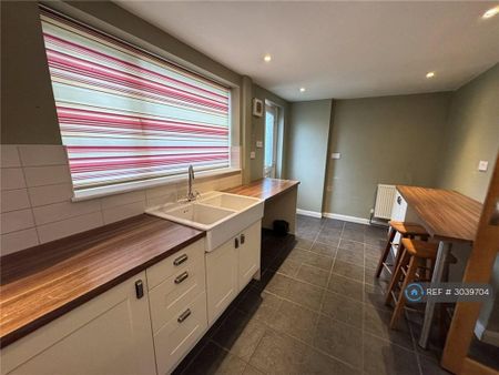 3 bedroom end of terrace house to rent - Photo 5