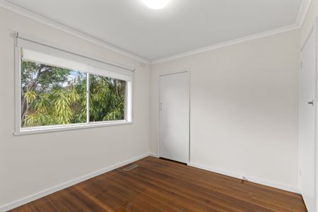 Spacious Family Living in Prime Mount Waverley Location - Photo 2