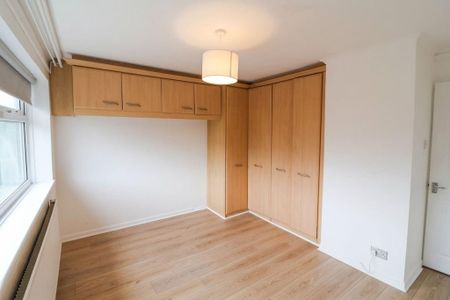 4 bedroom semi-detached house to rent - Photo 5