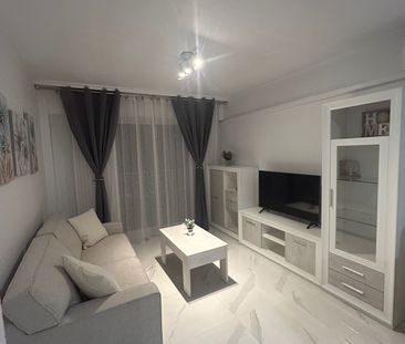 Cozy Apartment for Seasonal Rent in Torrevieja - Photo 2