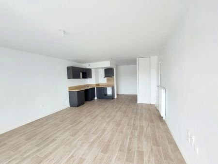 location Appartement T4 DE 84.4m² À POITIERS - Photo 4