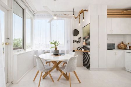 Spacious Three-Bedroom Apartment with Dual Balconies and Bay Views! - Photo 5