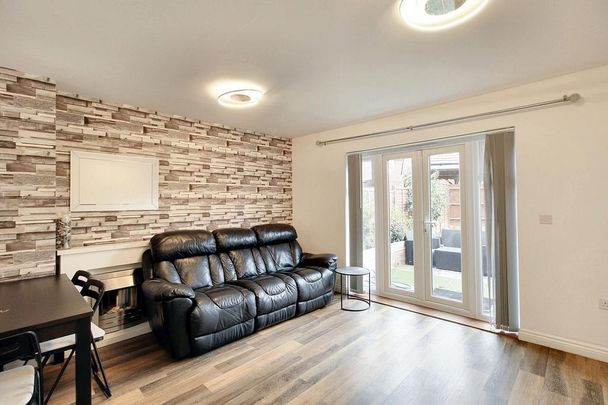 3 bedroom semi-detached house to rent - Photo 1