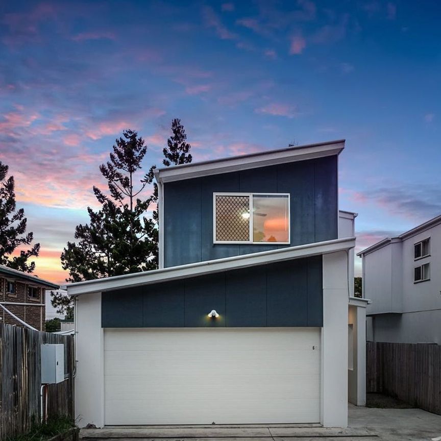 Stylish 4-Bedroom Family Home in Prime Location&excl; - Photo 1