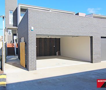 28 Chanter Terrace, Coombs ACT 2611 - Townhouse For Rent | Domain - Photo 2