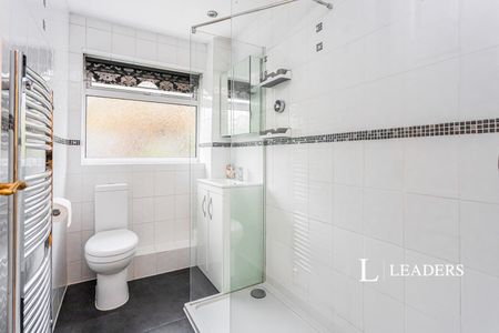 2 bedroom house to rent Hoblands, Haywards Heath, West Sussex, RH16 - Photo 5