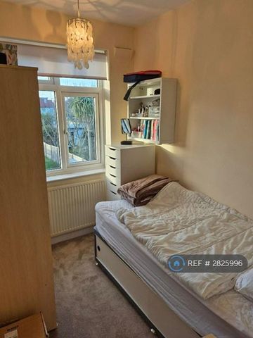 3 bedroom terraced house to rent - Photo 4