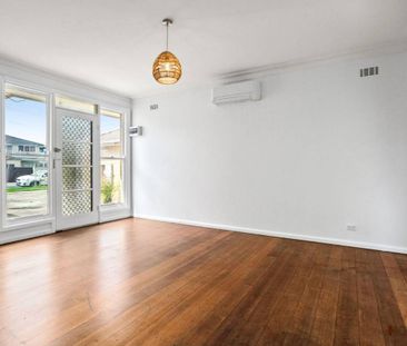 Freshly Renovated Coastal Retreat – Walk to the Beach! - Photo 3