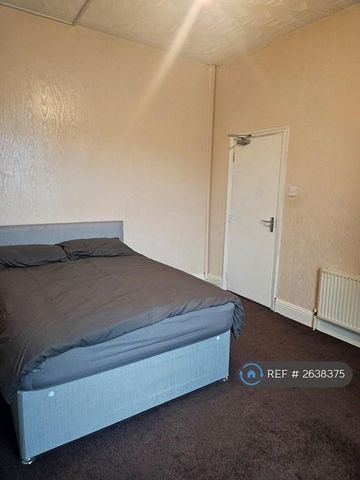 1 bedroom in a house share to rent - Photo 3