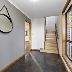 Three Bedroom Family Home with Pool - Photo 3