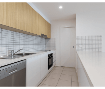 EXECUTIVE STYLE - GROUND FLOOR - 2 BEDROOM APARTMENT - Photo 4