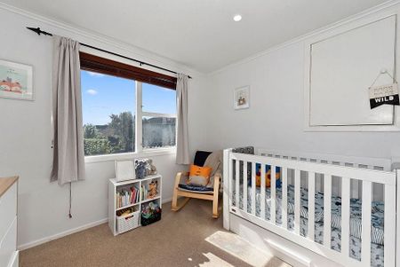 For a family seeking spacious living areas. - Photo 2