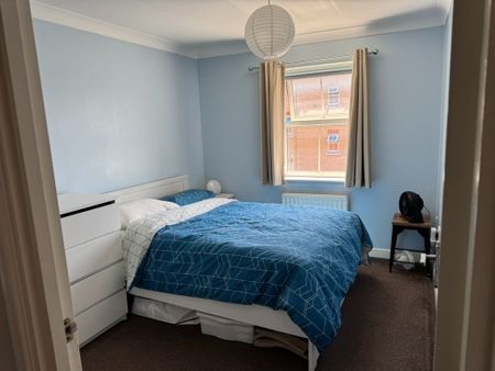 2 Bed Flat, Piper Way, IG1 - Photo 2