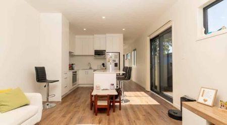 Trendy and near new - Photo 2