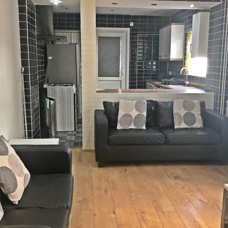 5 bedroom house to rent - Photo 1