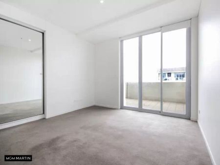 MGM MARTIN - LARGE THREE BEDROOM PENTHOUSE APARTMENT - Photo 5