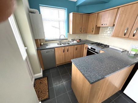 3 bedroom semi-detached house to rent - Photo 5