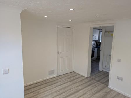 2 bedroom terraced house to rent - Photo 4