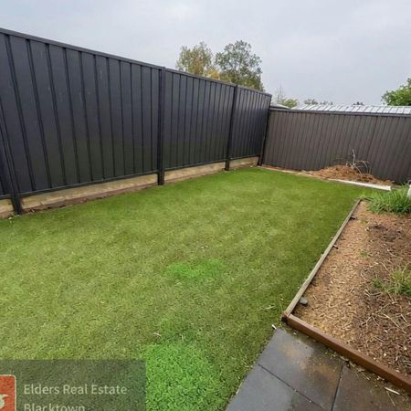 COZY FAMILY HOME IN CONVENIENT LOCATION! - Photo 3
