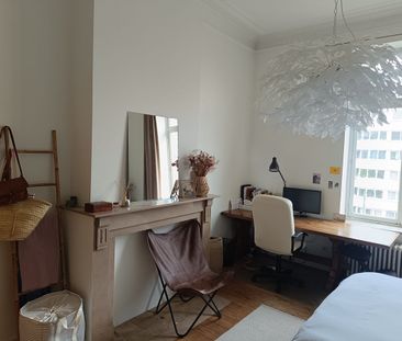 Ruime, lichtrijke kamer in 2 kamer appartement herenhuis - Foto 1