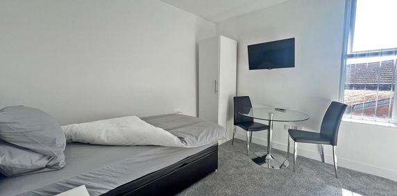 Studio to rent - Photo 2