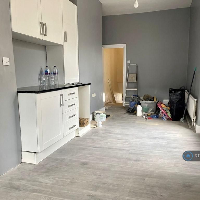 3 bedroom maisonette to rent - Photo 1