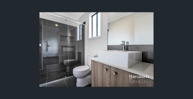 Spacious 4-Bedroom Home in Wollert - Photo 1