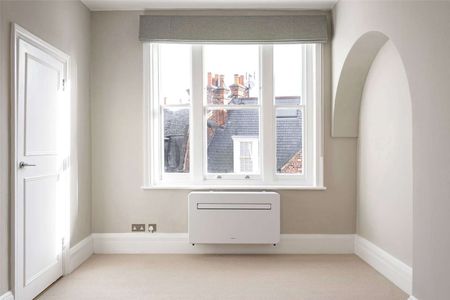 A newly refurbished, three-bedroom, two bathroom apartment, benefitting from air conditioning in the reception room and bedrooms, walking distance to South Kensington Station. - Photo 3