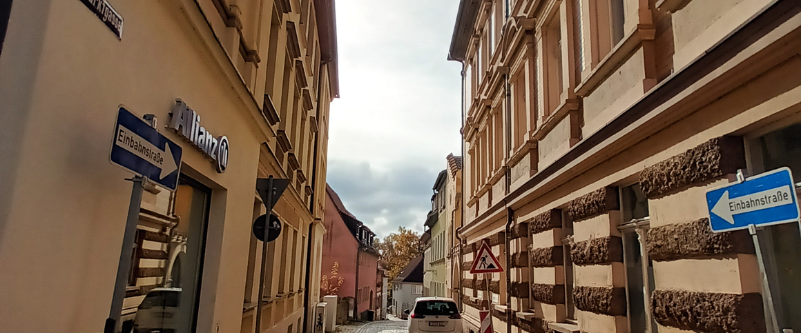 *Erstbezug nach Sanierung* kleine 2-Raum Dachgeschosswohnung - Photo 1