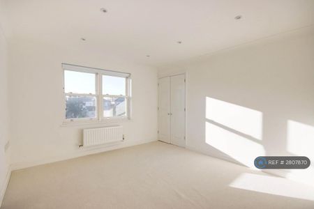 3 bedroom flat to rent - Photo 5