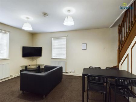 4 bedroom semi-detached house to rent - Photo 2