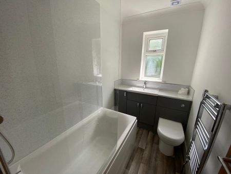 2 bedroom semi-detached house to rent - Photo 4