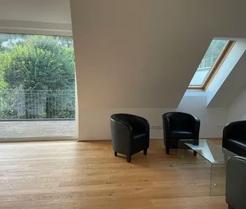 GEMÜTLICHE DACHWOHNUNG + LIFT - Photo 1