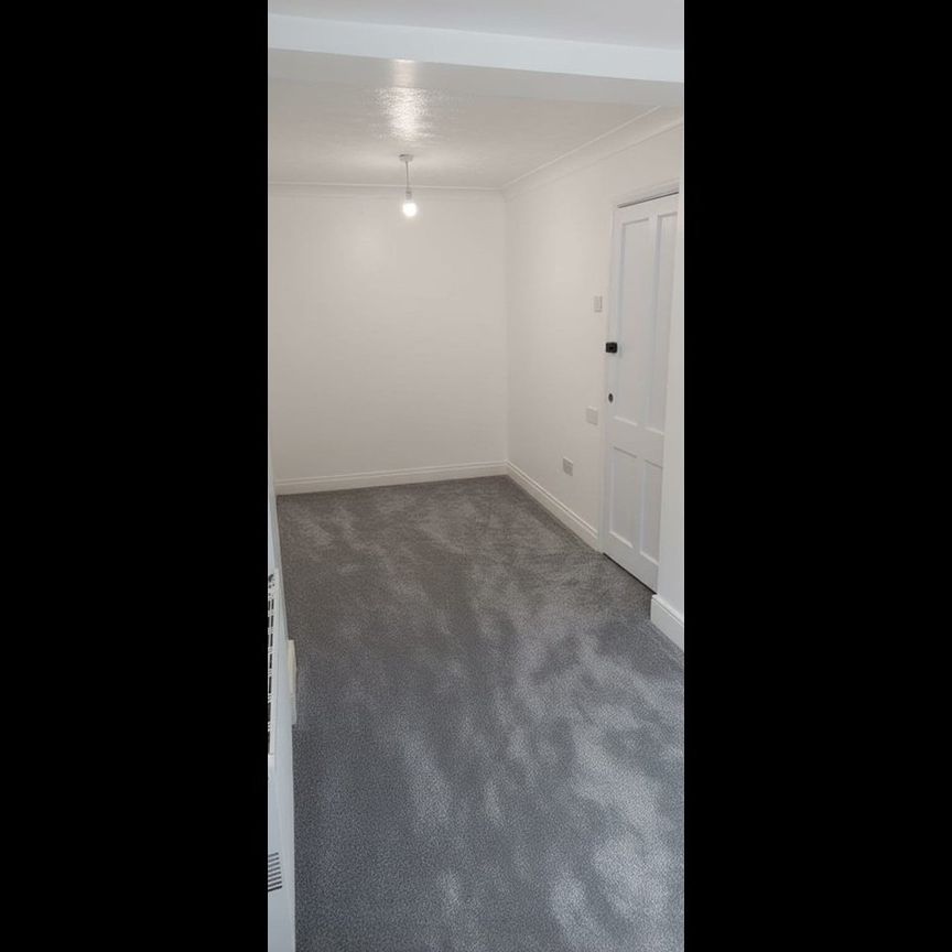 3 Bed Terraced House, Earls Road, SO14 - Photo 1