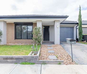 10 Ruby Rd, Cobblebank VIC 3338 - Photo 2