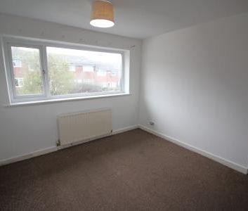 Mossbank Grove, Heywood, OL10 - Photo 2