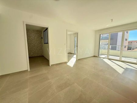 Location Appartement 2 pièces NICE 06300 - Photo 2