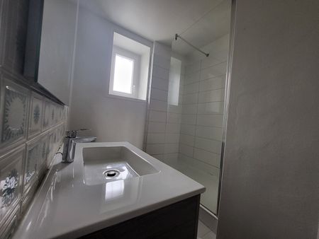 Location Appartement 3 pièces 68m² - Photo 2