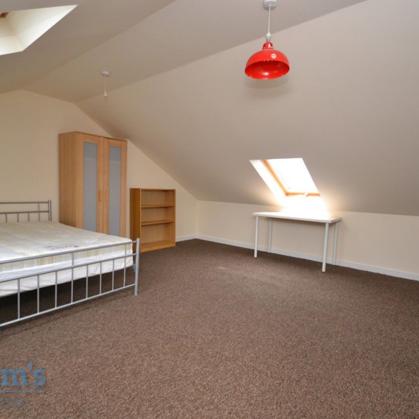 3 bed Flat for Rent - Photo 1