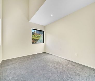 3.5 Bedroom + Double Garage + Parking Space - Photo 4