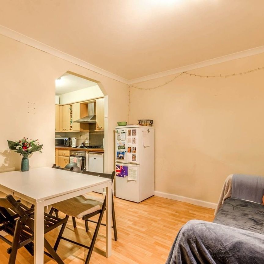 4 Bed Flat, Cape Yard, E1W - Photo 1