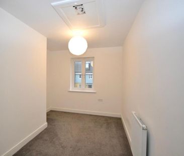 2 bedroom coach house to rent - Photo 3