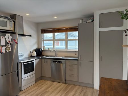 Cute 3-Bedroom Bungalow in Hoon Hay – Sleepout Inc - Photo 2