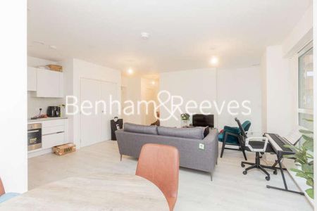 East Acton Lane, Acton, W3 - Photo 3