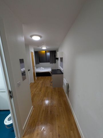 Saint James' Boulevard - Photo 4