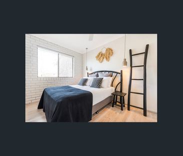 Trendy riverside apartment - Photo 5