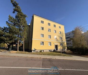 Pronájem světlého bytu 2+1 s krásným výhledem pár kroků od centra Z... - Fotografie 2