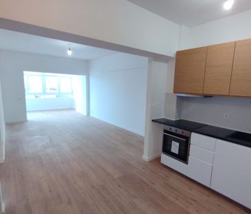 Apartamento T1 totalmente remodelado com vista de mar no centro de ... - Photo 1